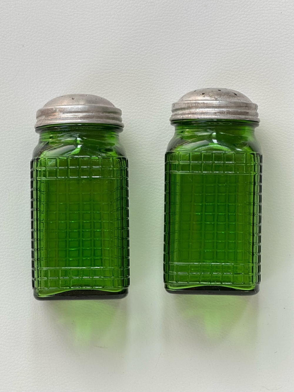 Vintage Owens-Illinois 2-piece set green waffle glass salt and pepper shakers